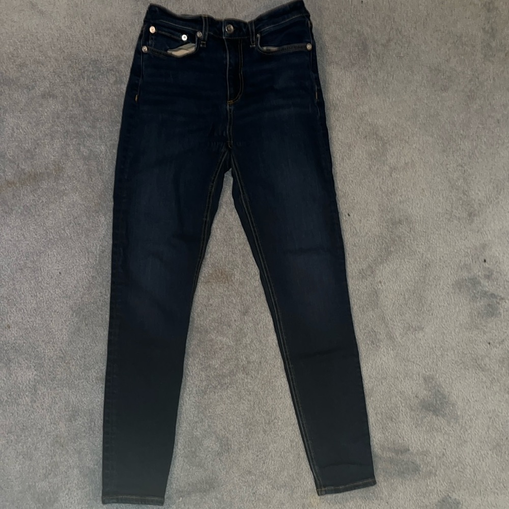 High rise Rag and bone stretch skinny jeans size 26. Color dark jeans.
